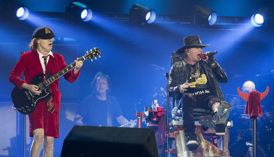 Konser Pertama AC/DC bersama Axl Rose