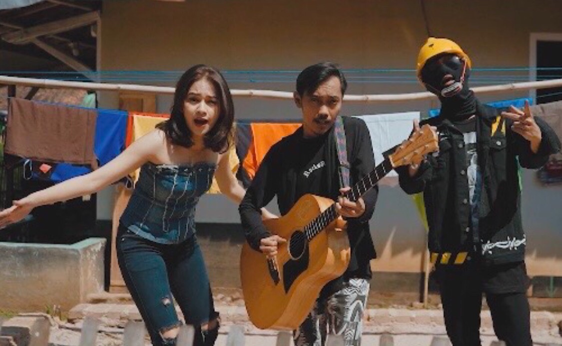 Asep Balon, Nissan Fortz, dan Uli Ozara Membawakan Lagu Sunda yang Berbeda!